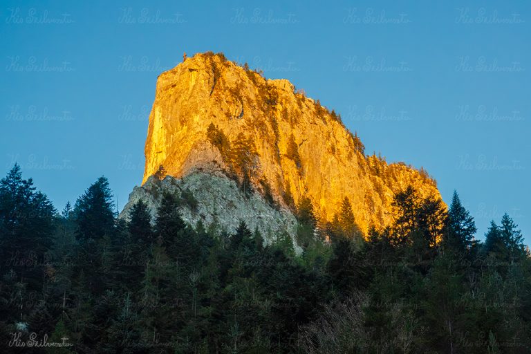 Oltárkő a napkelte fényében