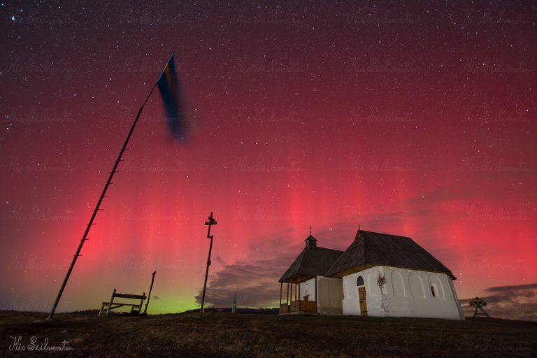 Szent Anna kápolna sarki fényben